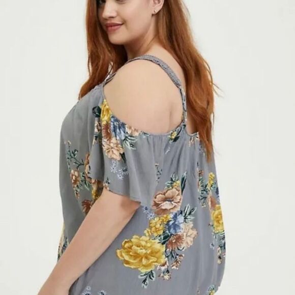 Torrid Floral Crinkled Gauze Cold‎ Shoulder Blouse Size 2 2X 18/20 Stone Gray - Picture 2 of 9